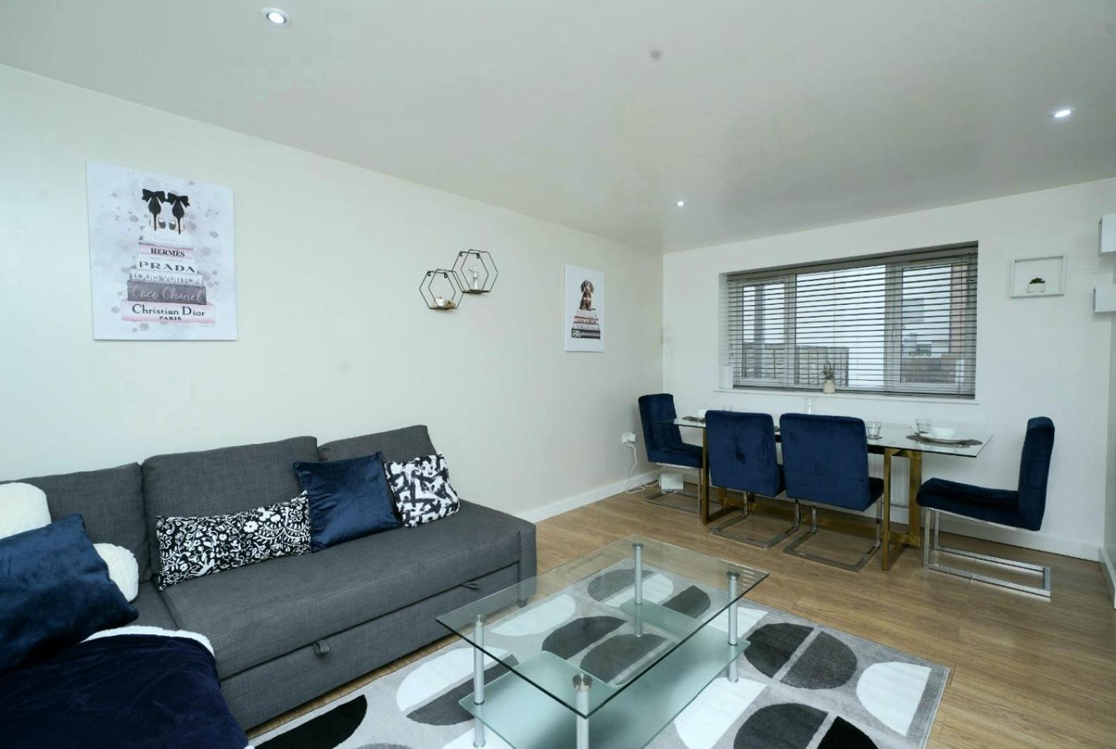 Luxe & Stylish Luton 2bed - Fast Wi-fi & Private Patio Apartment Luton (Bedfordshire)