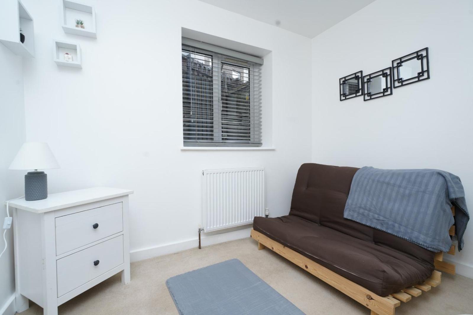Apartment Luxe & Stylish Luton 2bed - Fast Wi-fi & Private Patio